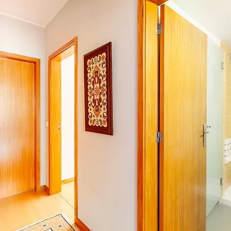 Apartament Lovely 1-bedroom Flat In Do Conde